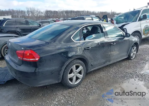 2012 Volkswagen Passat 2.5L Se z USA, uszkodzony, nr VIN 1VWBH7A37CC021804